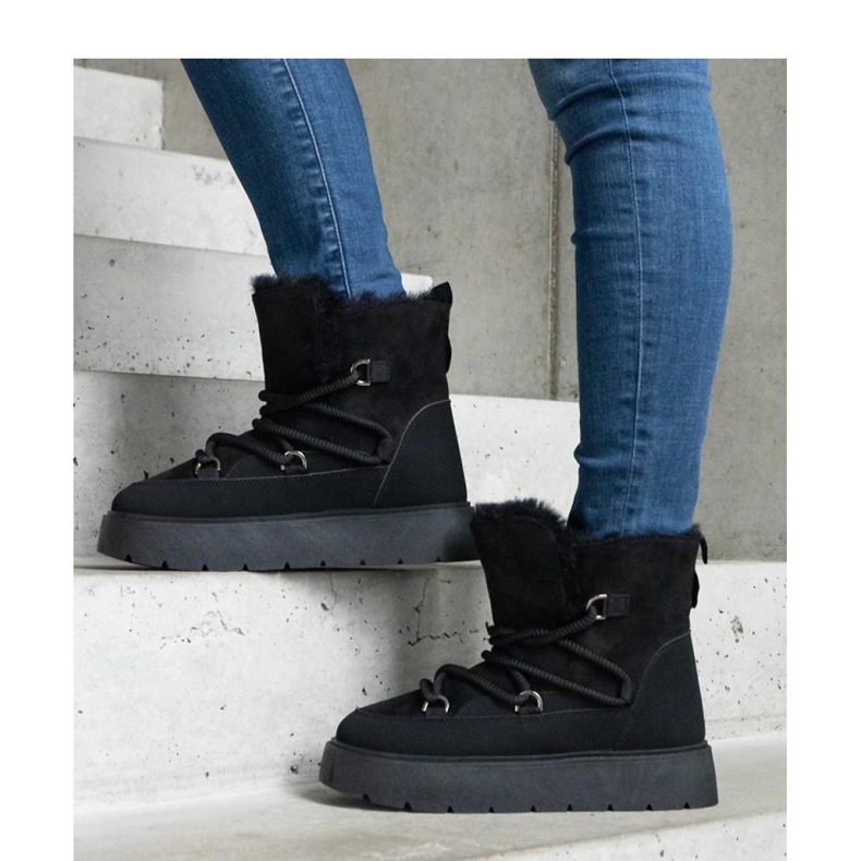 Schwarze Plateau-Schneestiefel mit Fellisolierung 1