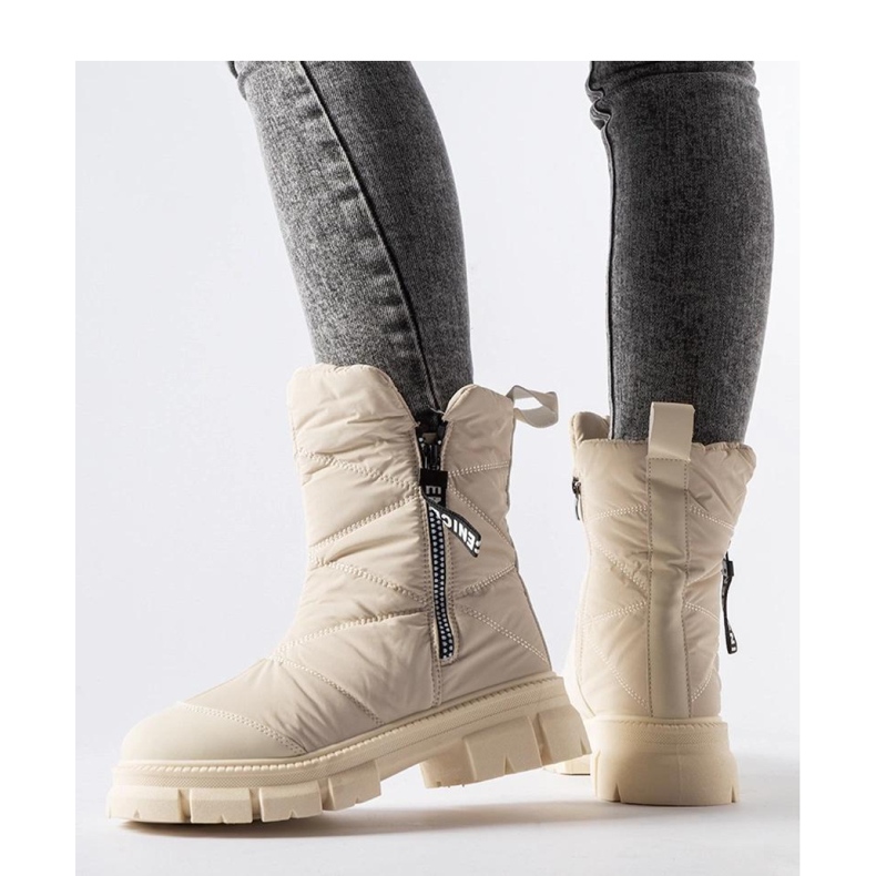 Beige isolierte, gesteppte Schneestiefel 1