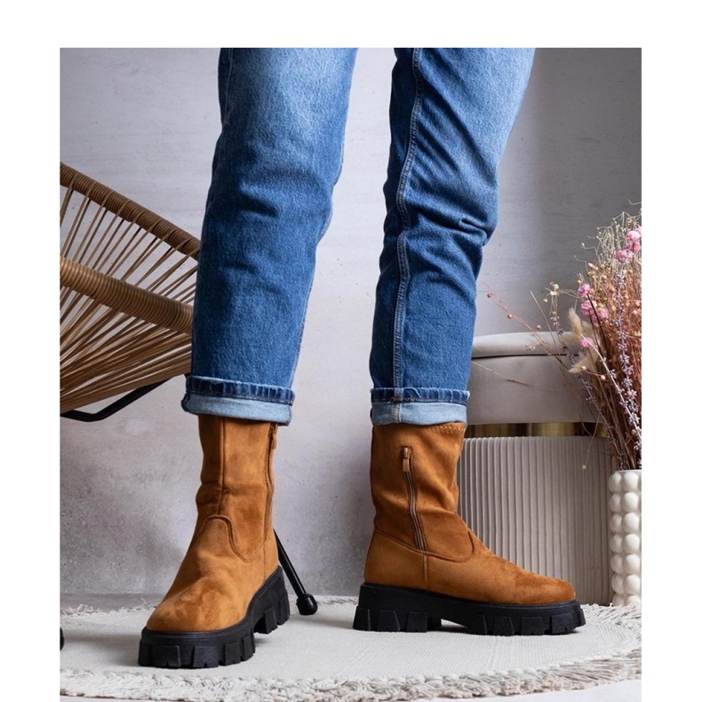 Braune Stiefeletten mit Plateau 1