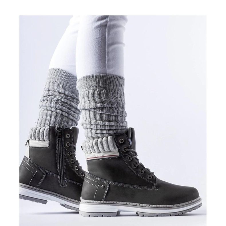 Graue, isolierte Wanderschuhe 1