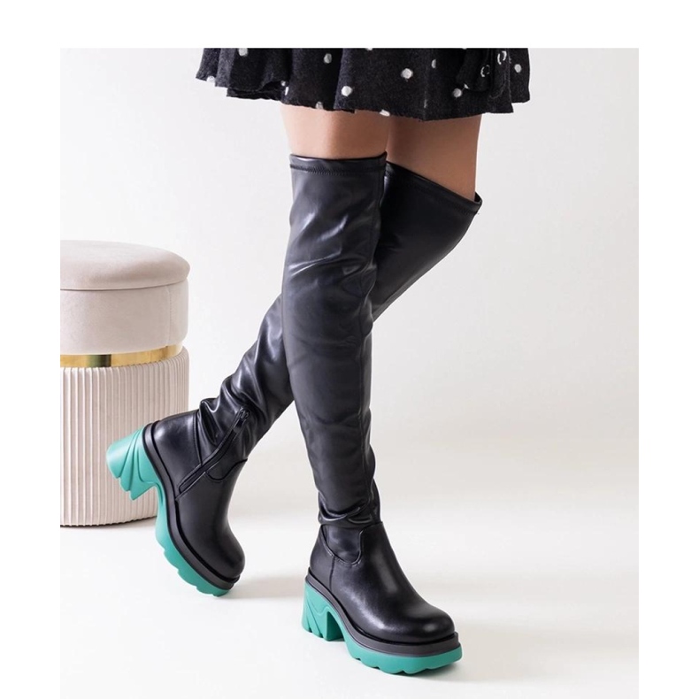 Schwarze isolierte Stiefel mit massivem Absatz 1