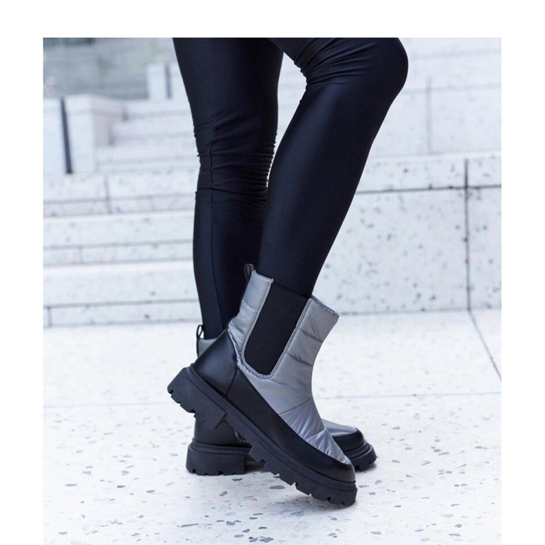 Graue isolierte Schneestiefel 1