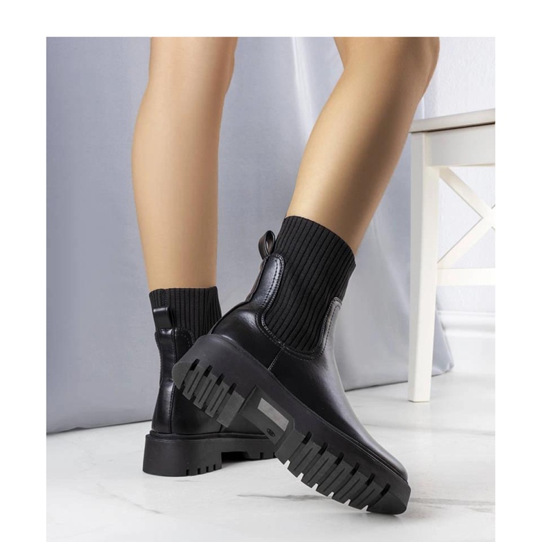 Schwarze isolierte Stiefel 1