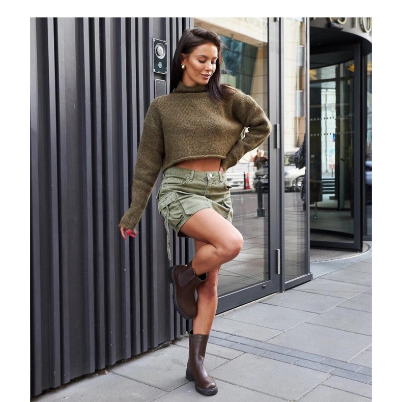 Braune hohe Stiefel, verziert mit Zirkonen 1