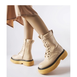 Beige isolierte Plattformarbeiter 1