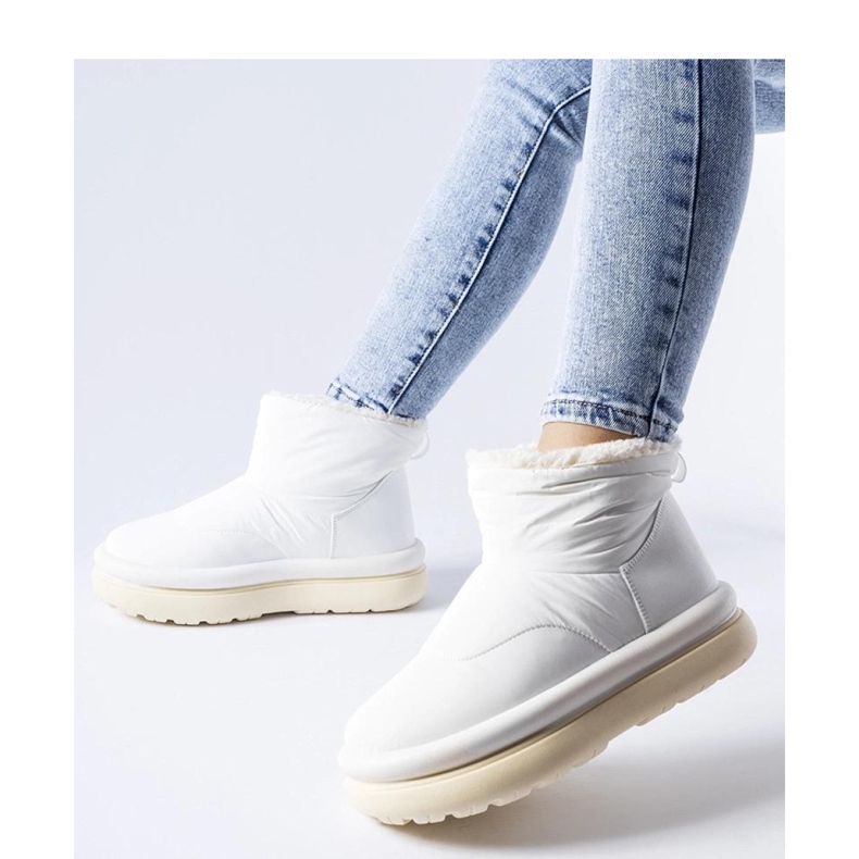 Weiße isolierte Schneestiefel 1