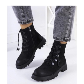 Schwarze Stiefel aus Öko-Wildleder 1