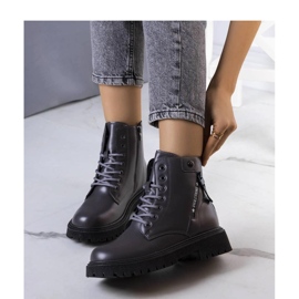 Graue, isolierte Wanderschuhe 1