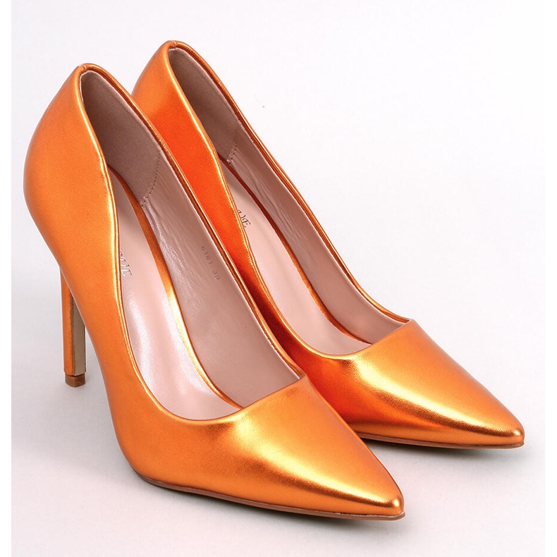 Orangefarbene Stiletto-Pumps 1