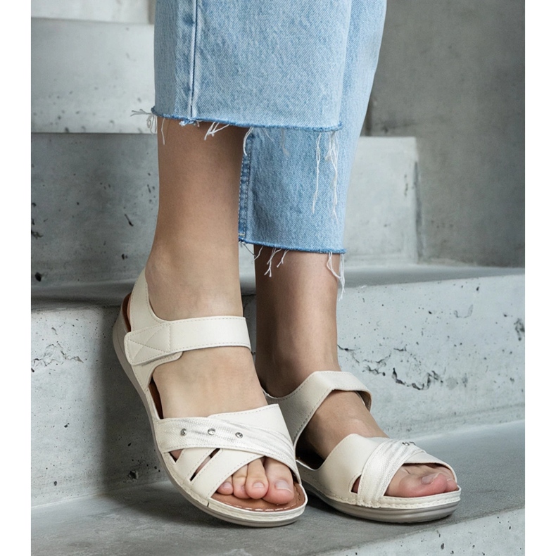 Beige Plateausandalen 1