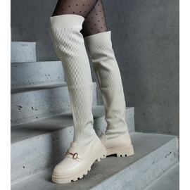 Hellbeige Stiefel mit flexiblem Obermaterial und flachem Absatz 1
