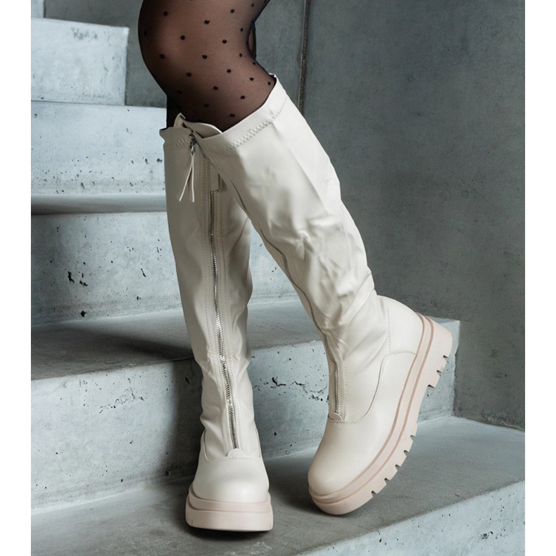 Beigefarbene Öko-Lederstiefel mit flachem Absatz und Reißverschluss 2