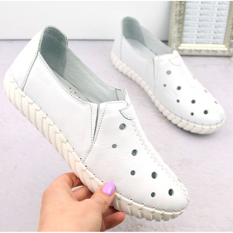 Artiker W HBH66A weiße durchbrochene Lederschuhe 2