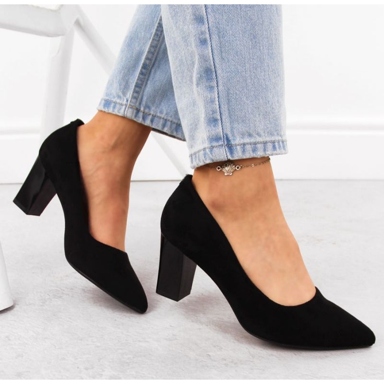 Pumpen auf dem Sergio Leone PB403 Post Schwarz 2