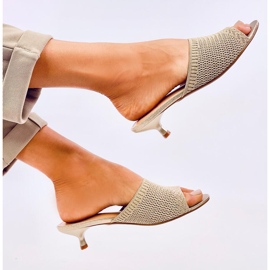 Openwork -Frauen -Flip -Flops auf Gold beige 1