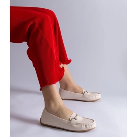 Beige klassische Öko -Leder -Ladung mit einer Verzierung 1