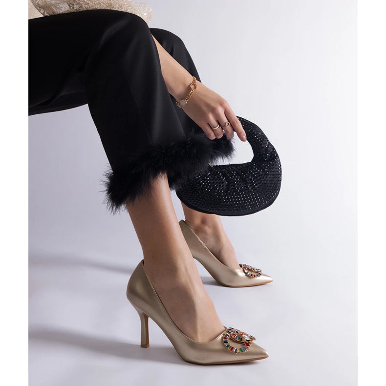 Goldene High Heels, verziert mit bunten Zirkonen 1