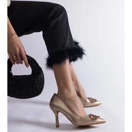 Goldene High Heels, verziert mit bunten Zirkonen 2