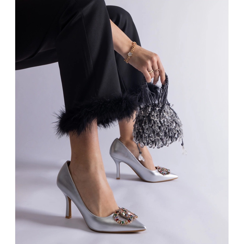 Silberne High Heels, verziert mit bunten Zirkonen 1