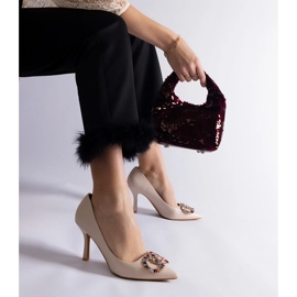 Beigefarbene High Heels, verziert mit bunten Zirkonen 1