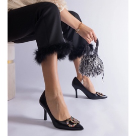 Schwarze High Heels verziert mit bunten Zirkonen 2