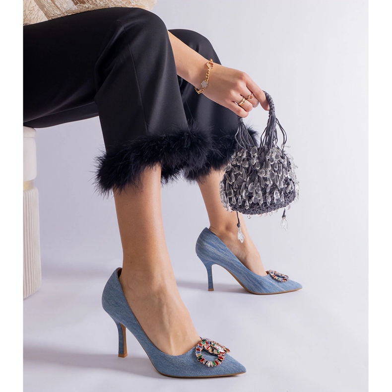Blaue High Heels, verziert mit bunten Zirkonen 1