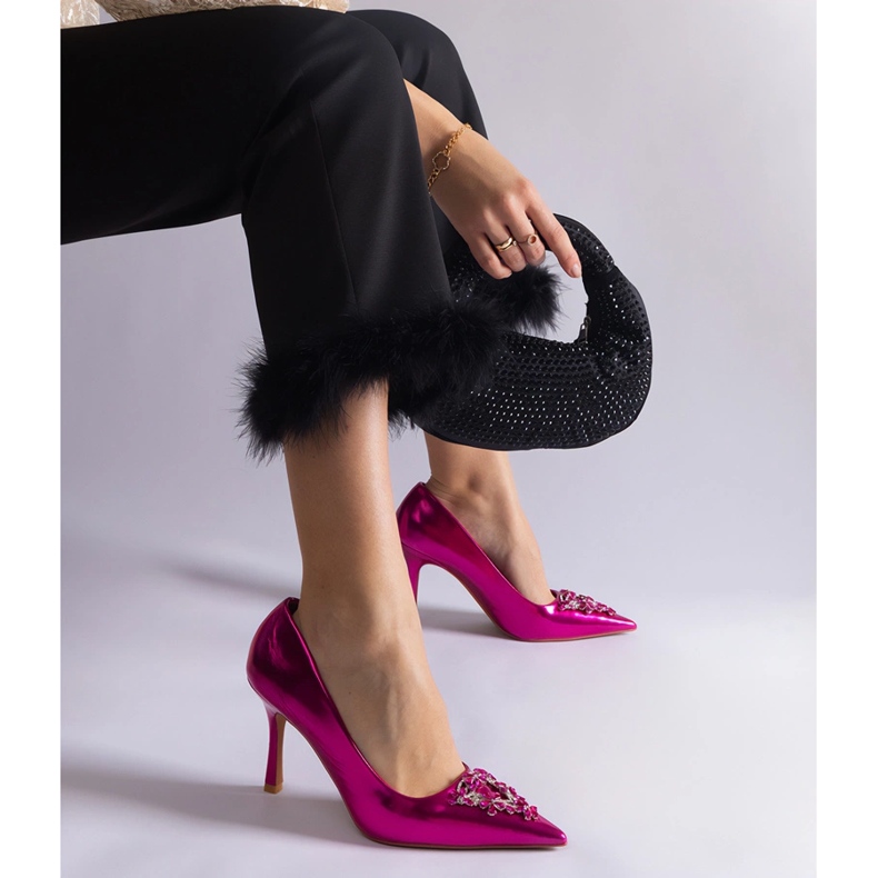 Rosafarbene Lack-Stilettos, verziert mit Zirkonen 1