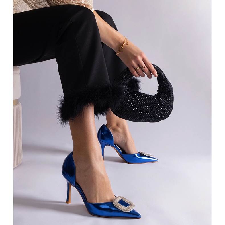 Blaue Stifte mit Zirkonen verziert 2