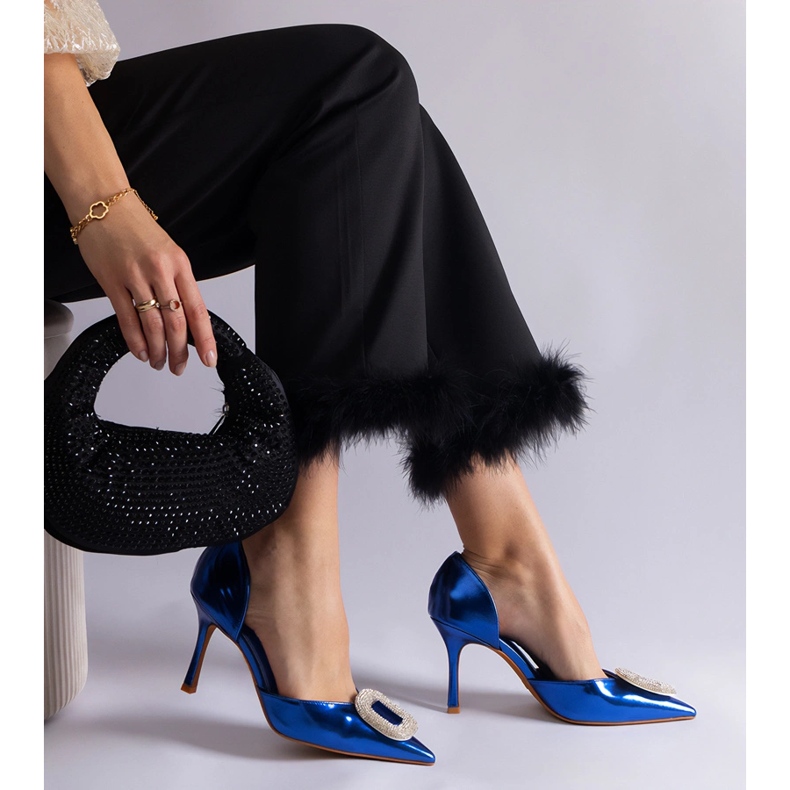 Blaue Stifte mit Zirkonen verziert 1