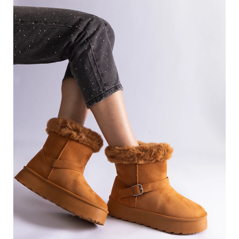 Braune, isolierte Schneestiefel mit Fellverzierung 2