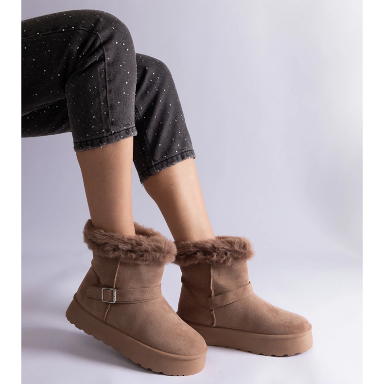 Braune, isolierte Schneestiefel mit Fellverzierung 2