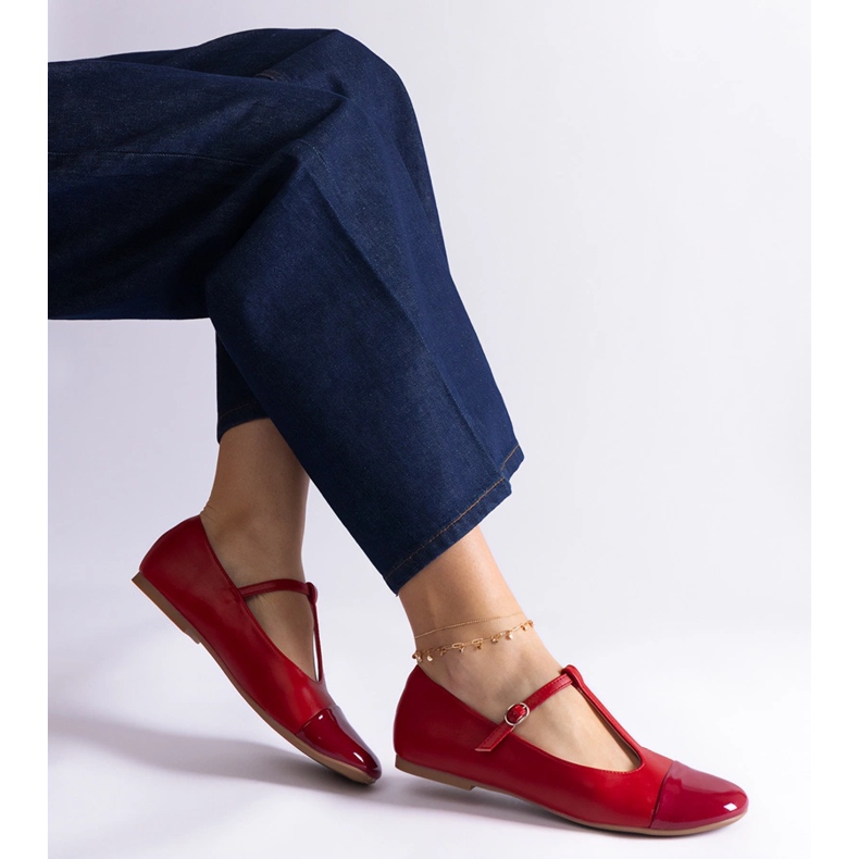 Rote Ballerinas mit Lackspitze und Schnallenverschluss 1