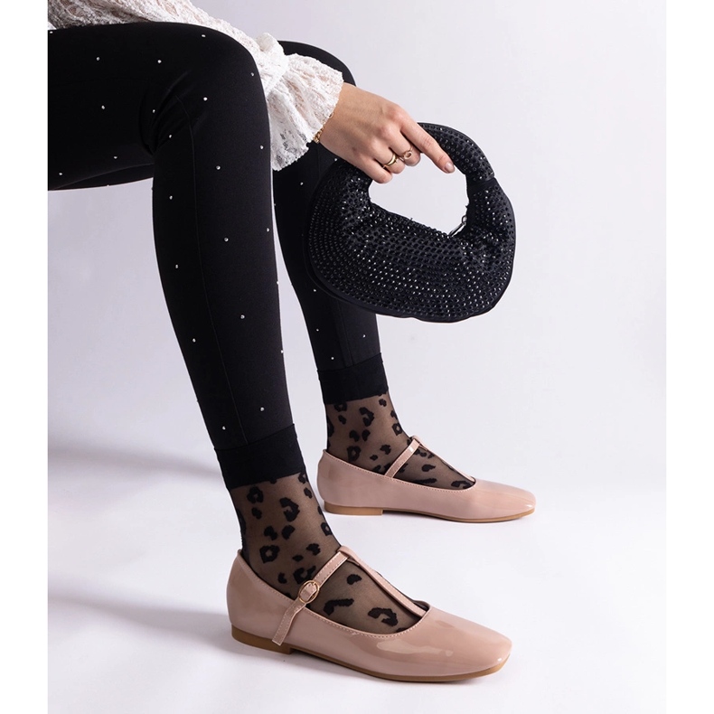 Beige Lack-Ballerinas mit Gürtel 1