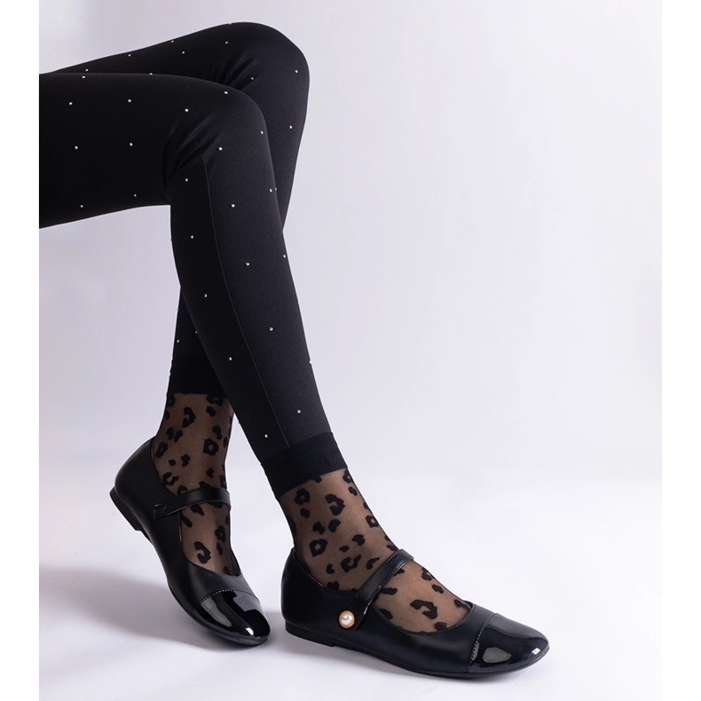 Schwarze Ballerinas mit Lackspitze und Klettverschluss 1