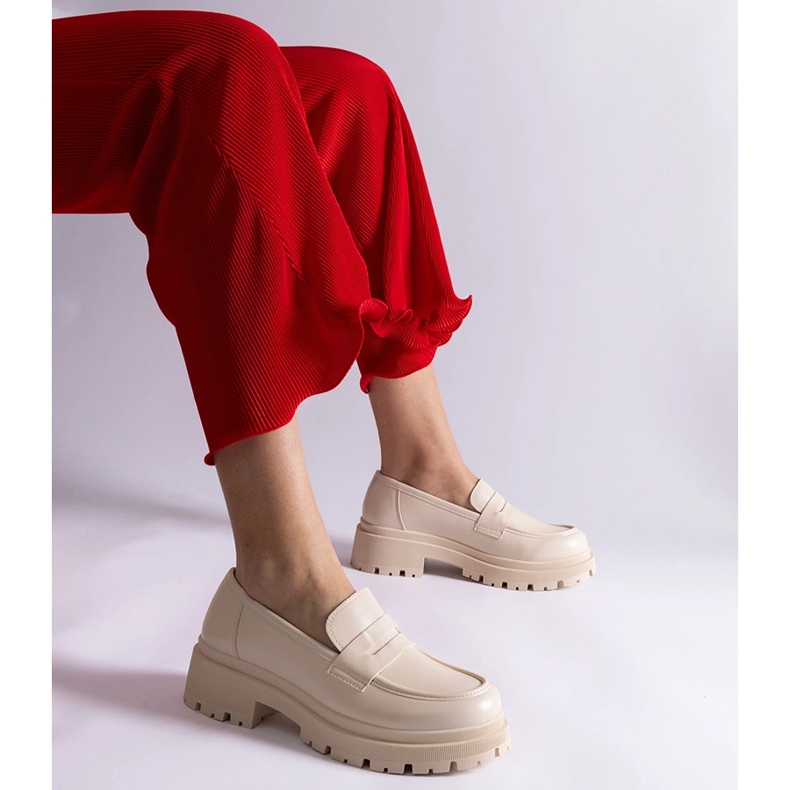 Beigefarbene Damenmokassins aus Öko-Leder 1