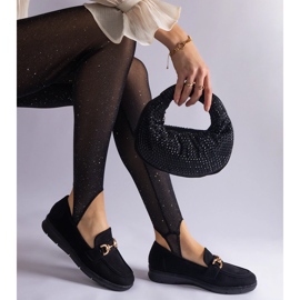 Schwarze Frauenmokassins mit Öko -Wildleder mit einer Kette 1