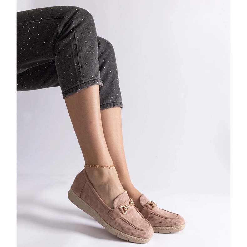 Mokassins für rosa Frauen mit Öko -Wildleder mit einer Kette 2