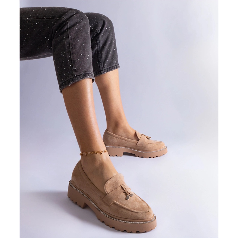 Beige Mokassins aus Öko-Wildleder 1