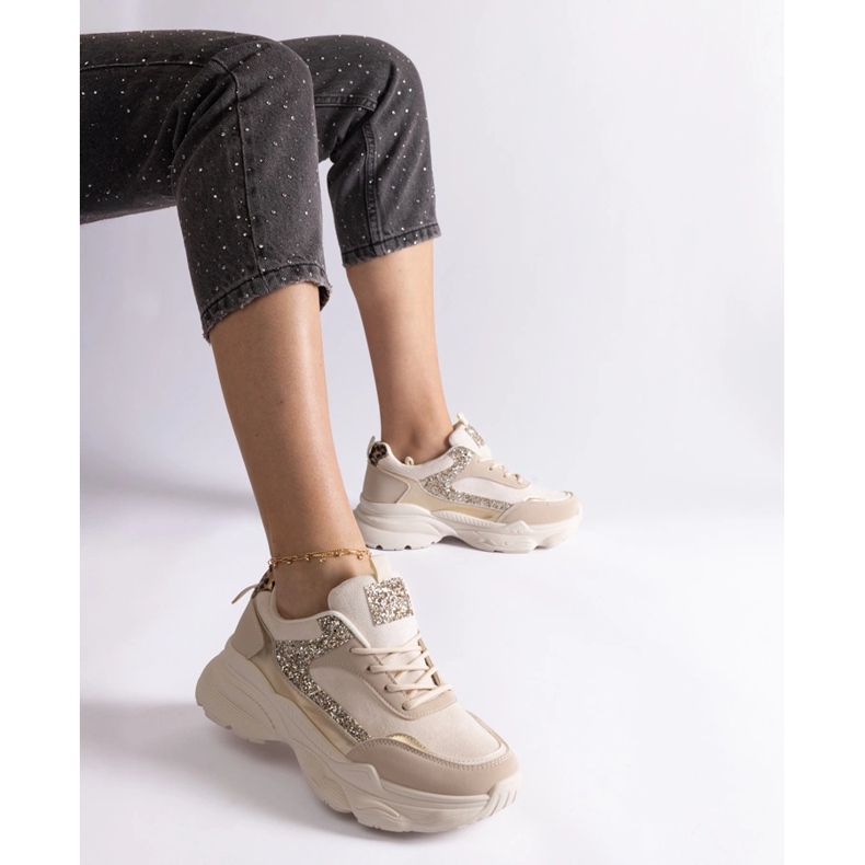 Beige Turnschuhe mit Glitzereinsätzen 1