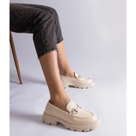 Beigefarbene Mokassins aus Öko-Leder mit Goldverzierung 2