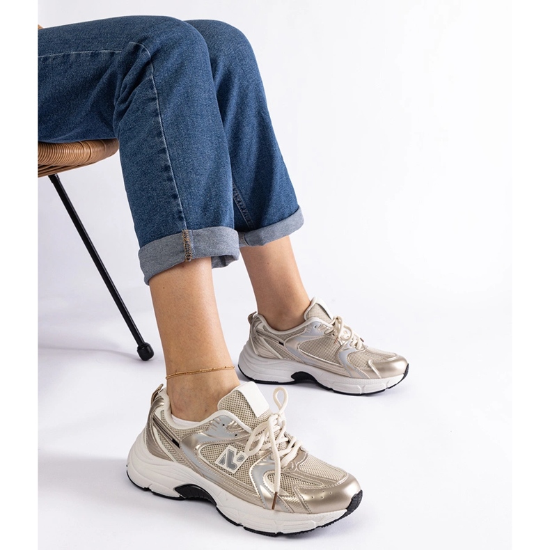 Goldene klassische Sport-Sneaker 1