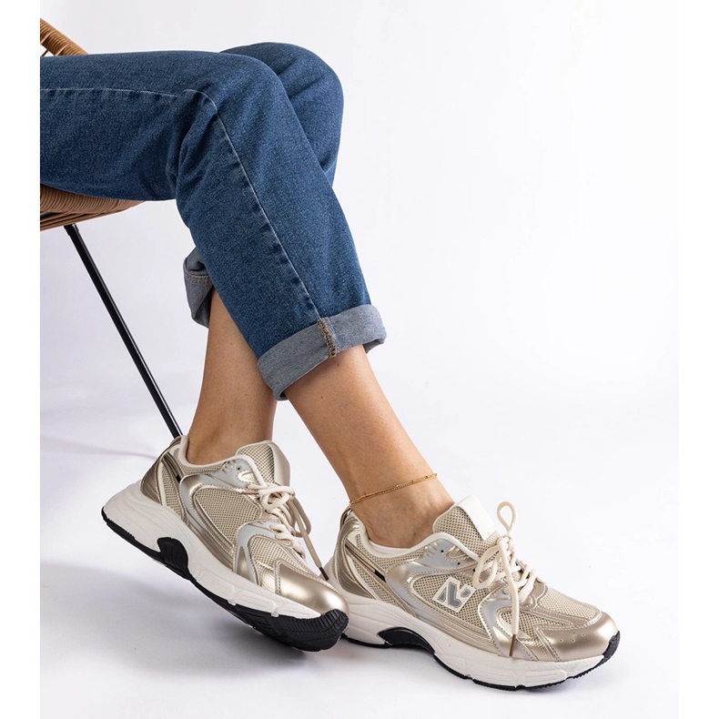 Goldene klassische Sport-Sneaker 2