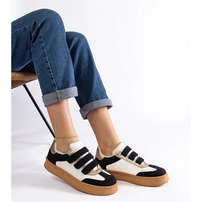 Schwarze Sneaker mit Klettverschluss 1