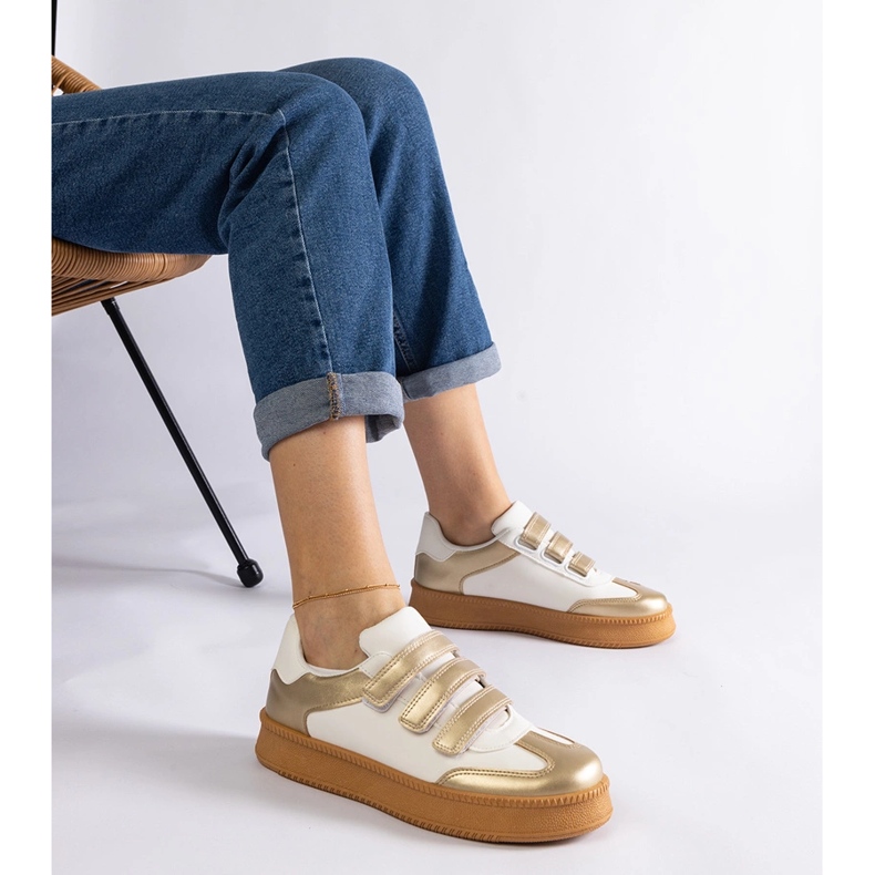 Goldene Sneakers mit Klettverschluss 1