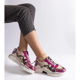 Rosafarbene Sneakers, verziert mit einer Zirkonschnur 2