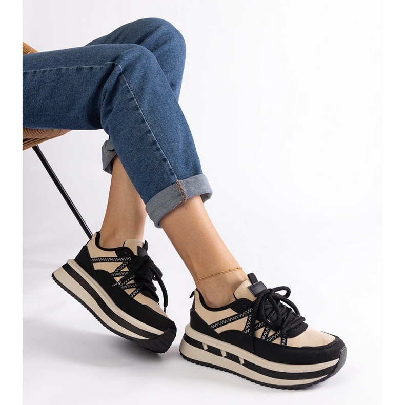 Schwarze und beige Damen-Sneaker 1