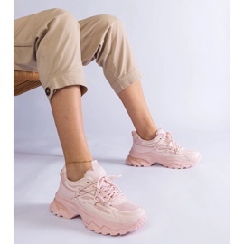 Rosa Sport -Turnschuhe auf einer massiven Sohle 1