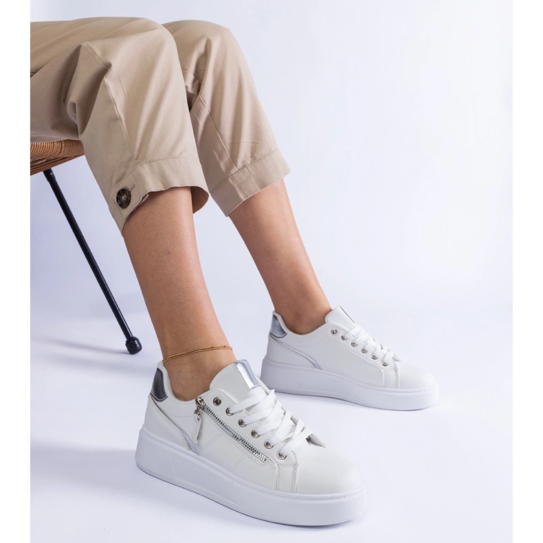 Weiße Sport -Sneaker von Frauen 1