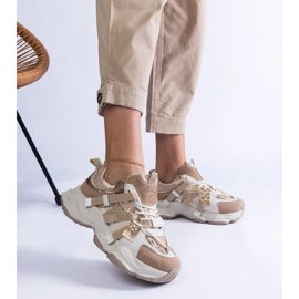 Beigefarbene Sneakers mit goldenen Einsätzen 3