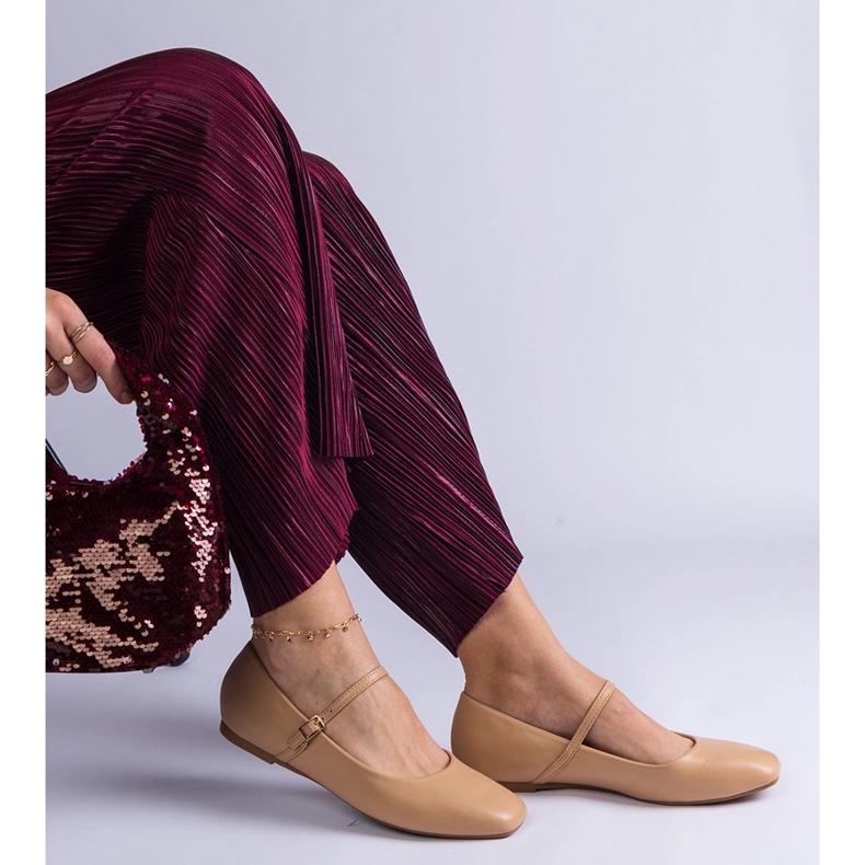 Beige Ballerinas mit Eco -Lederschnallen 1